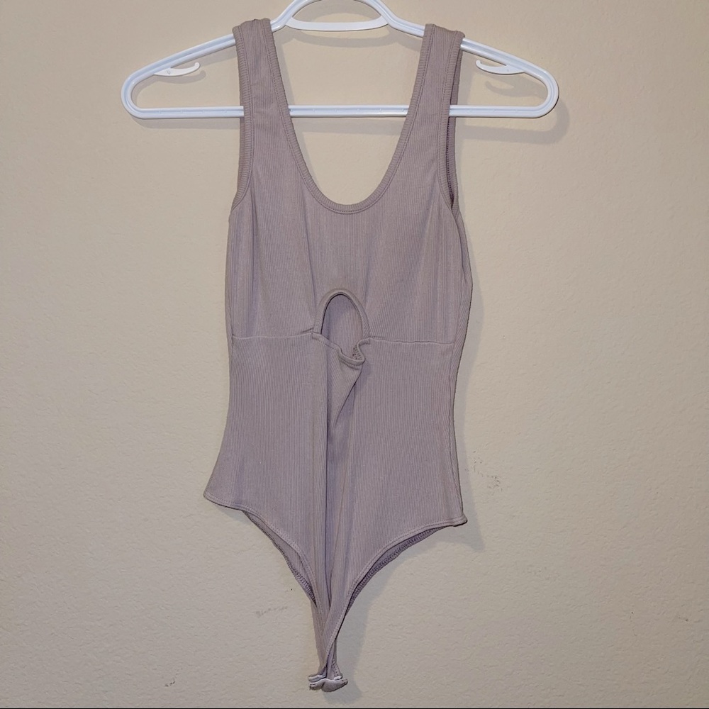 Lilac key hole slvless bodysuit